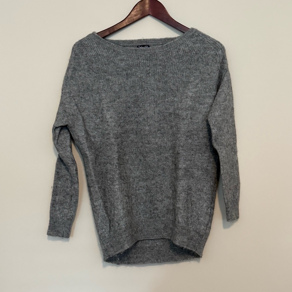 Splendid Gray Crew Neck Sweater with Relaxed Fit
